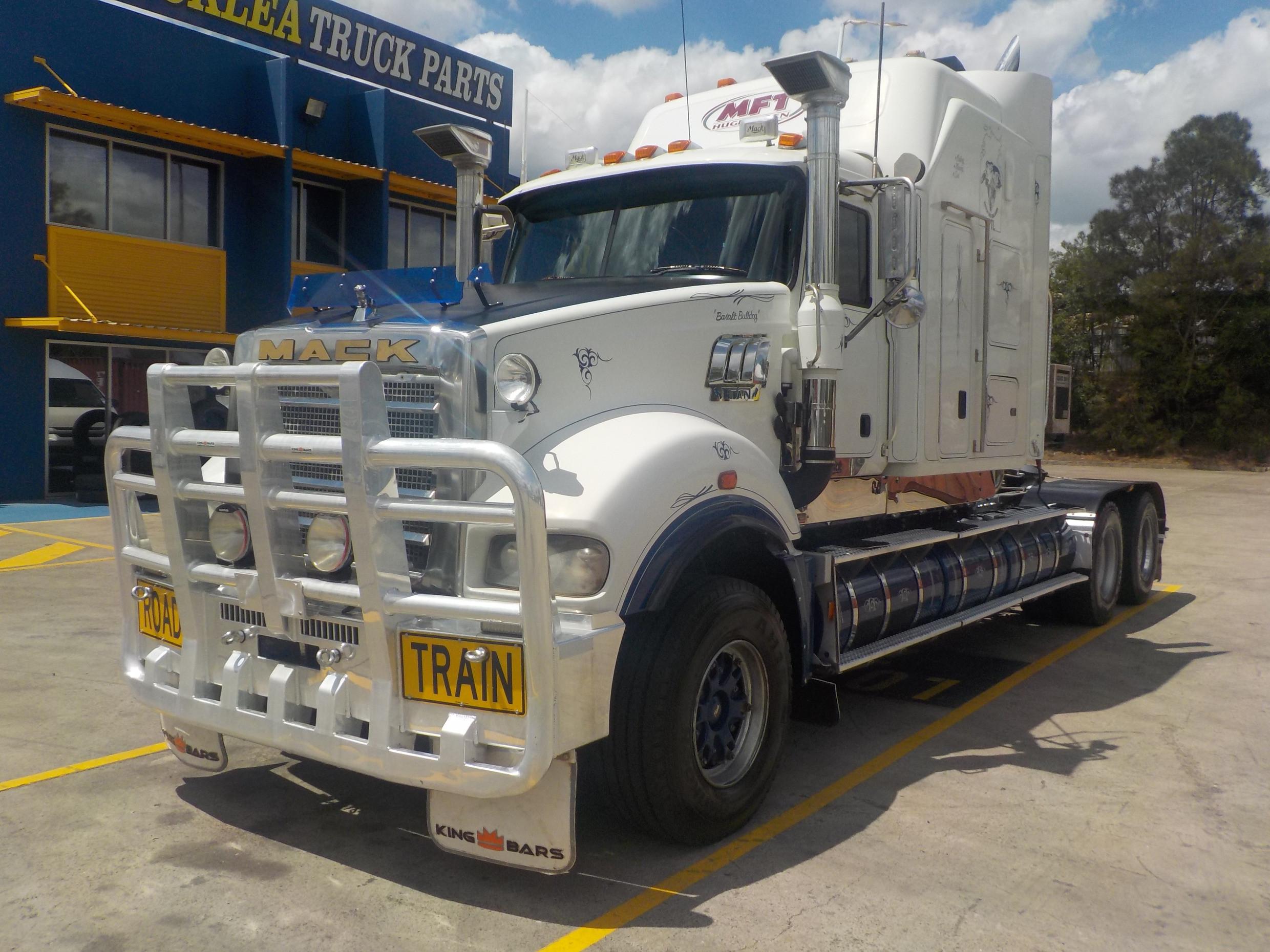 2009 Mack  Titan  Cxx Titan  Truck  Manual Primemover 